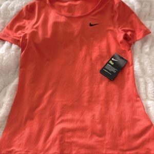 NWT Nike Pro Tee Size Small Slim Fit